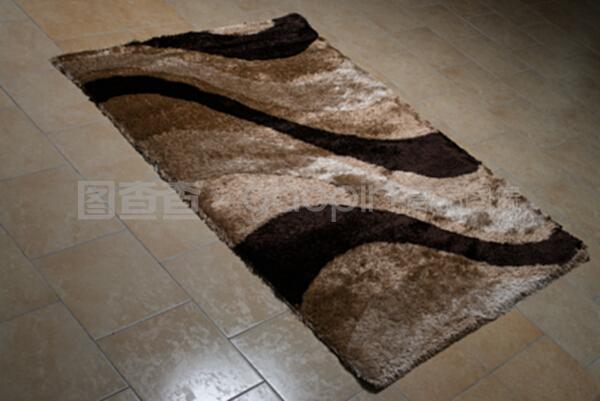 棕色图案地毯的魅力与家居美学